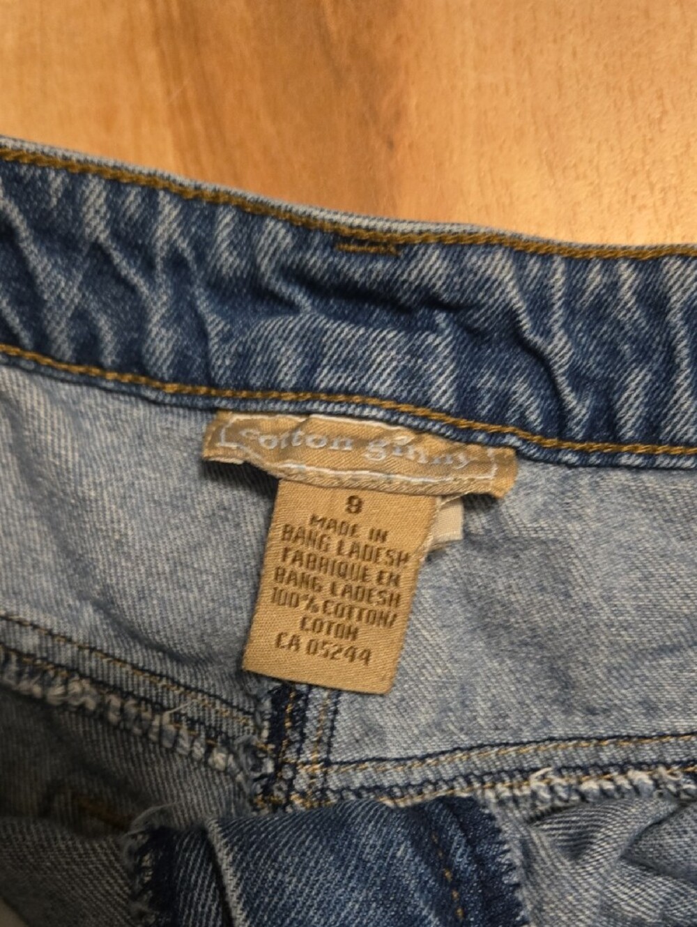 Cotton Ginny - Retro Denim Shorts in Blue - Picture 2 of 5